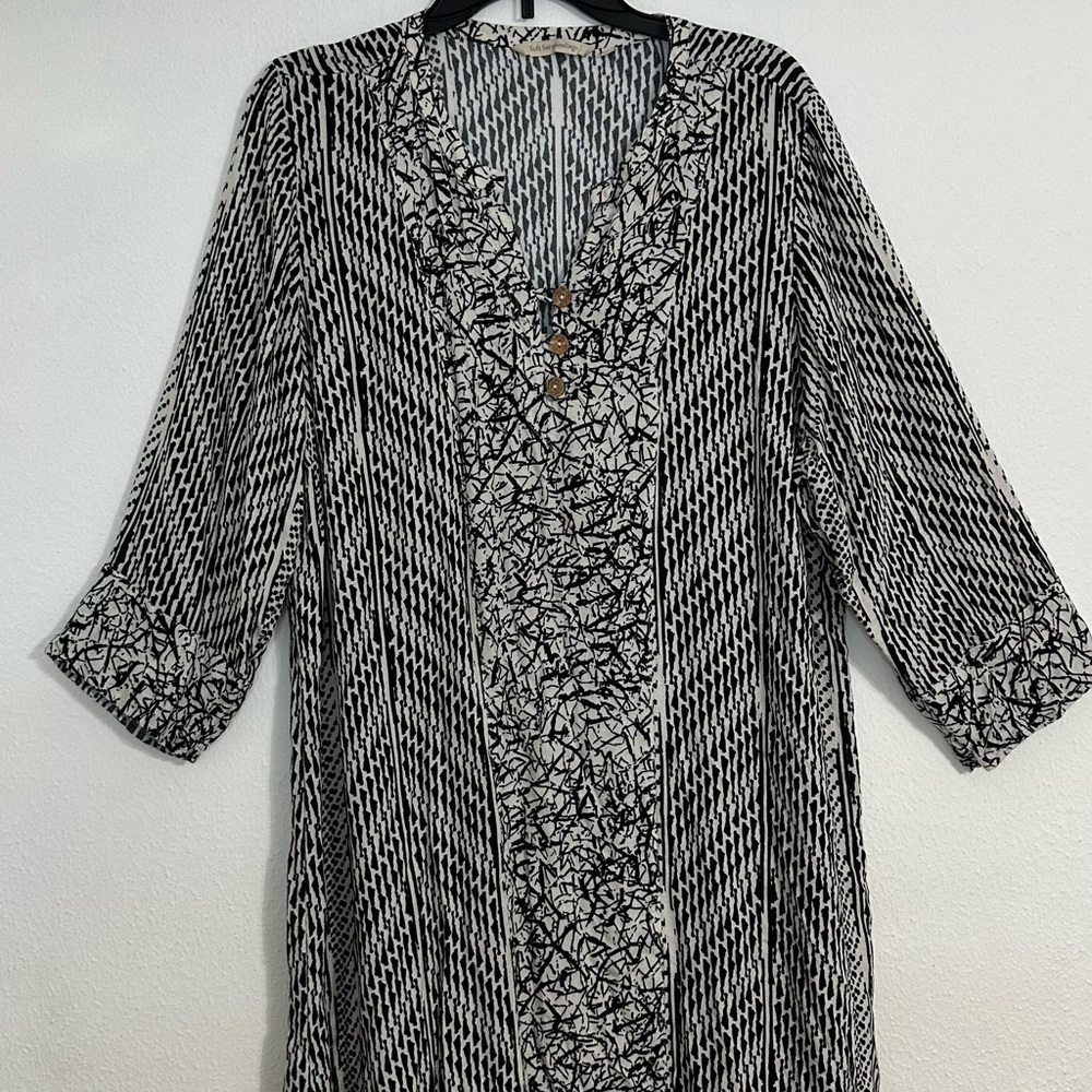 Soft Surroundings Raven Shift Black and White Dress  3/4 Sleeve Ikat Print Rayon - Picture 3 of 14